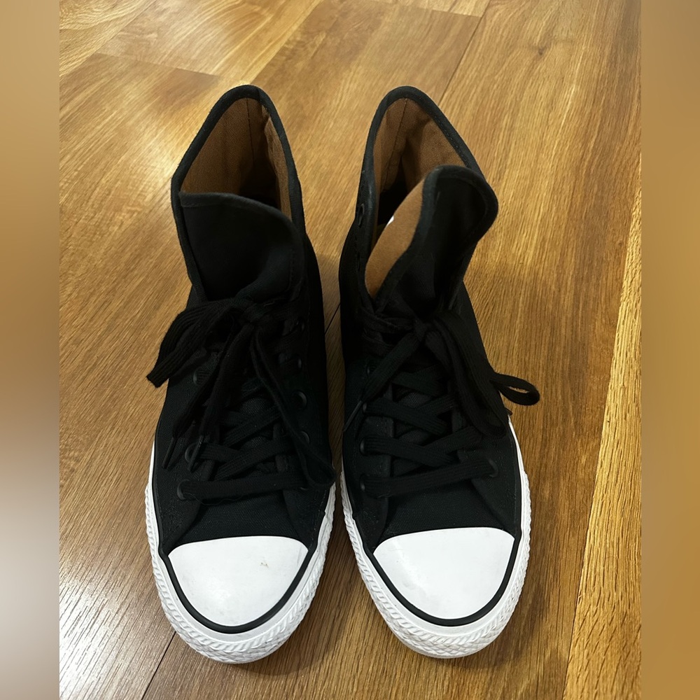 USED Men’s Converse size 9.5
